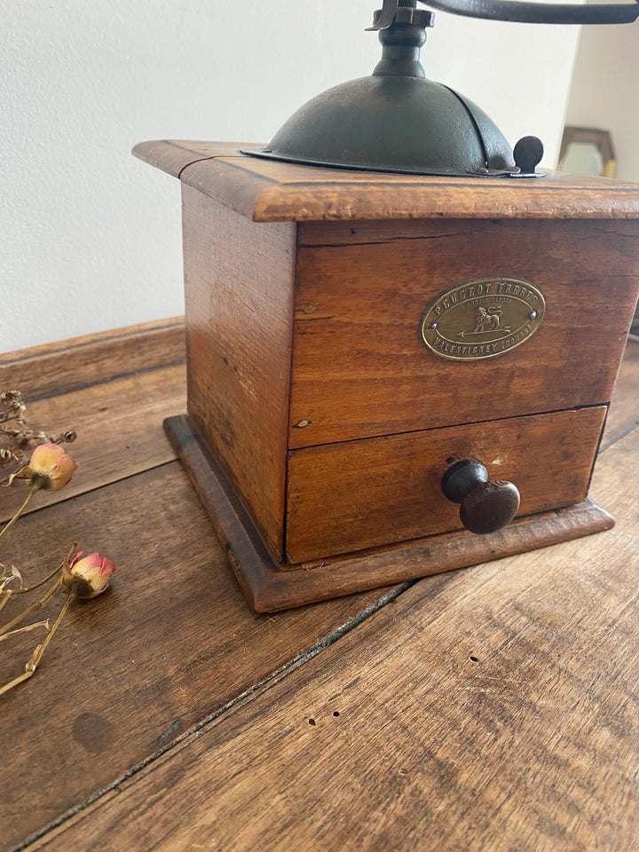 Moulin Peugeot Frères avec manivelle haute et calotte verte