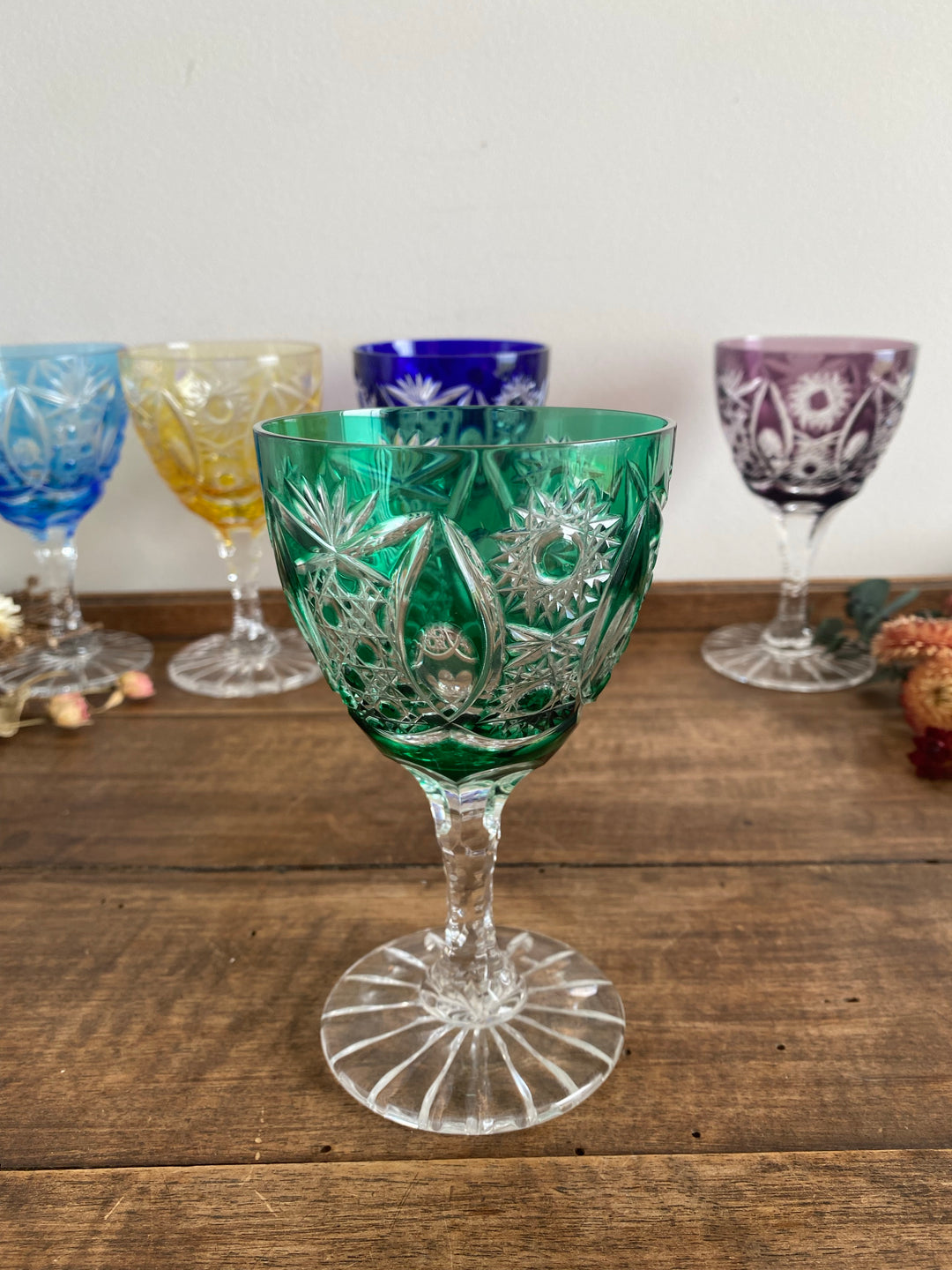 Verres sur pieds colorés en cristal