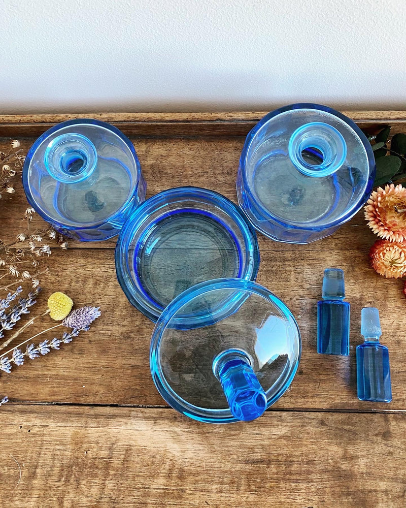Flacons vintage en verre bleu