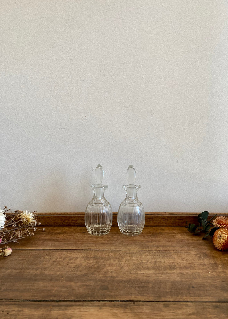 Duo de flacons en verre travaillé