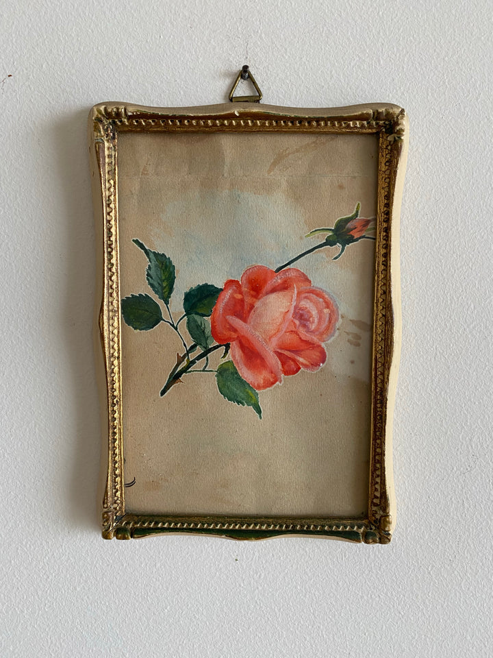 Cadres rectangulaires couleur crème et or et leur représentation de rose