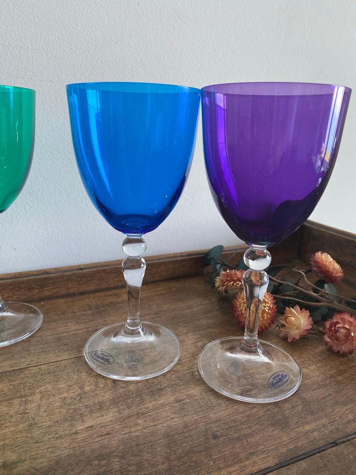 Verres à vin sur pied multicolores véritable cristallin