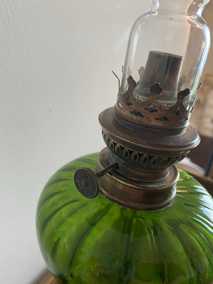 Lampe à pétrole en verre couleur vert foncé