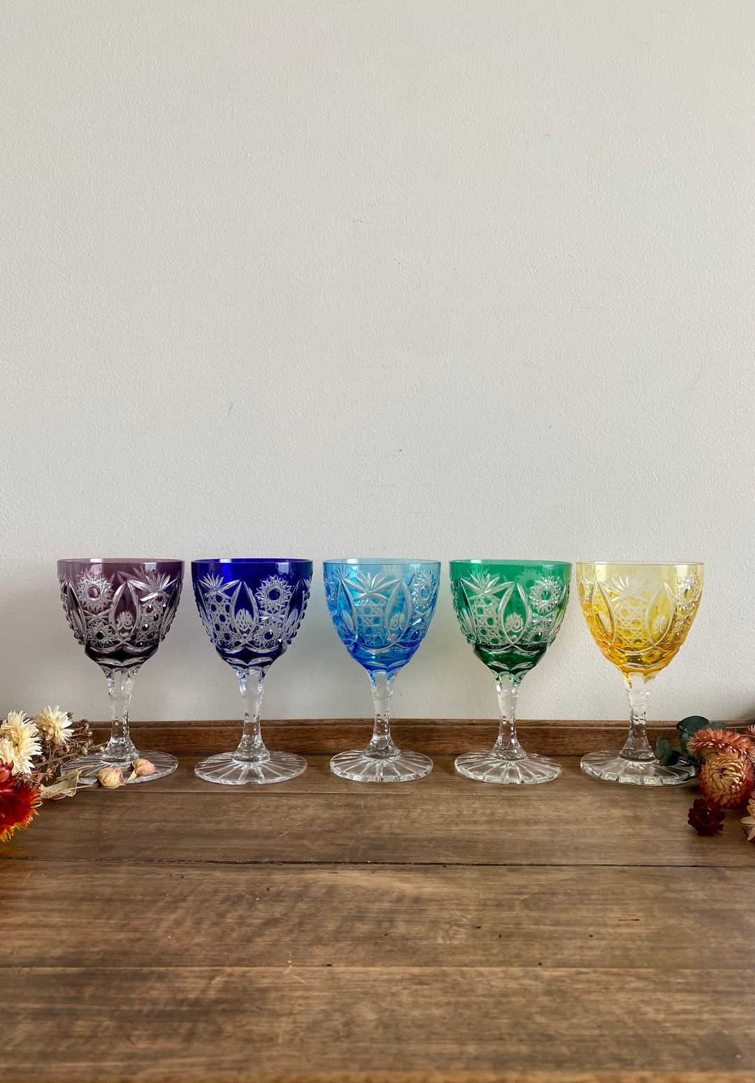 Verres sur pieds colorés en cristal