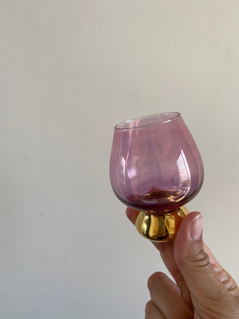 Verres à cognac colorés pieds dorés