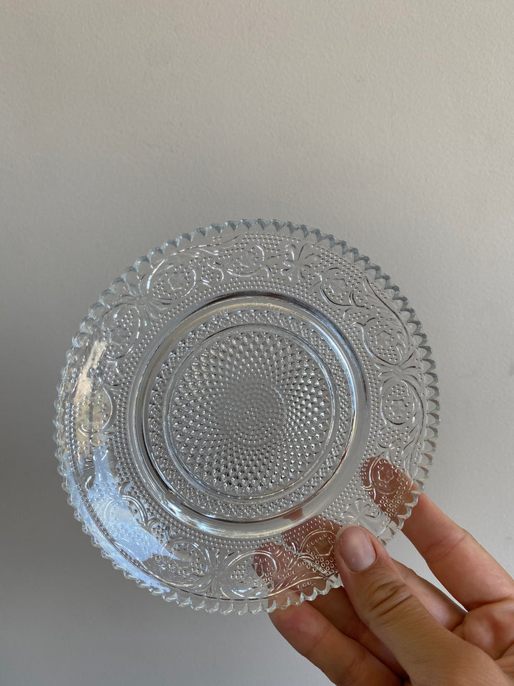 Assiettes à pain en verre travaillé