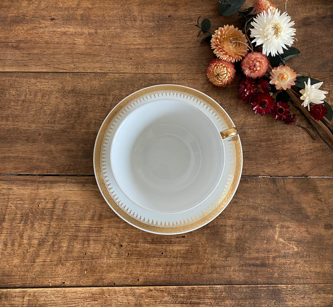 Tasse et soucoupe porcelaine blanche et galon doré