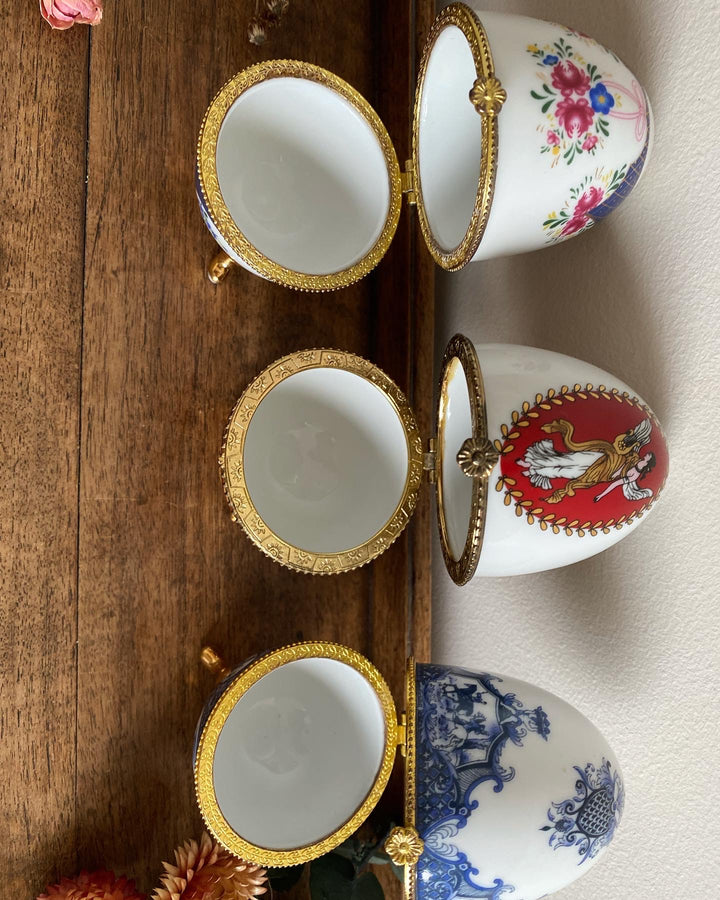 Oeufs en porcelaine style Fabergé