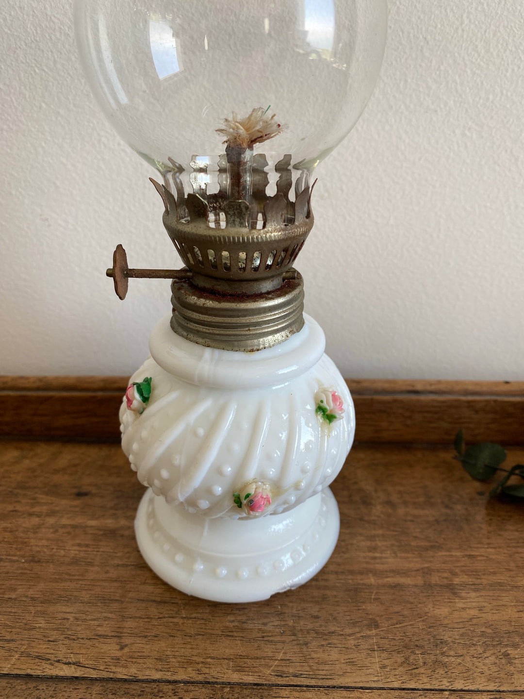 Lampe à pétrole mini avec fleurs incrustées