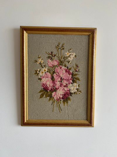 Broderie fleurs encadré doré