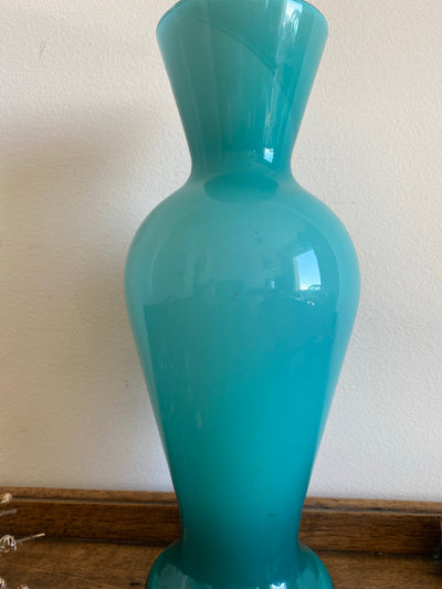 Vase turquoise en opaline