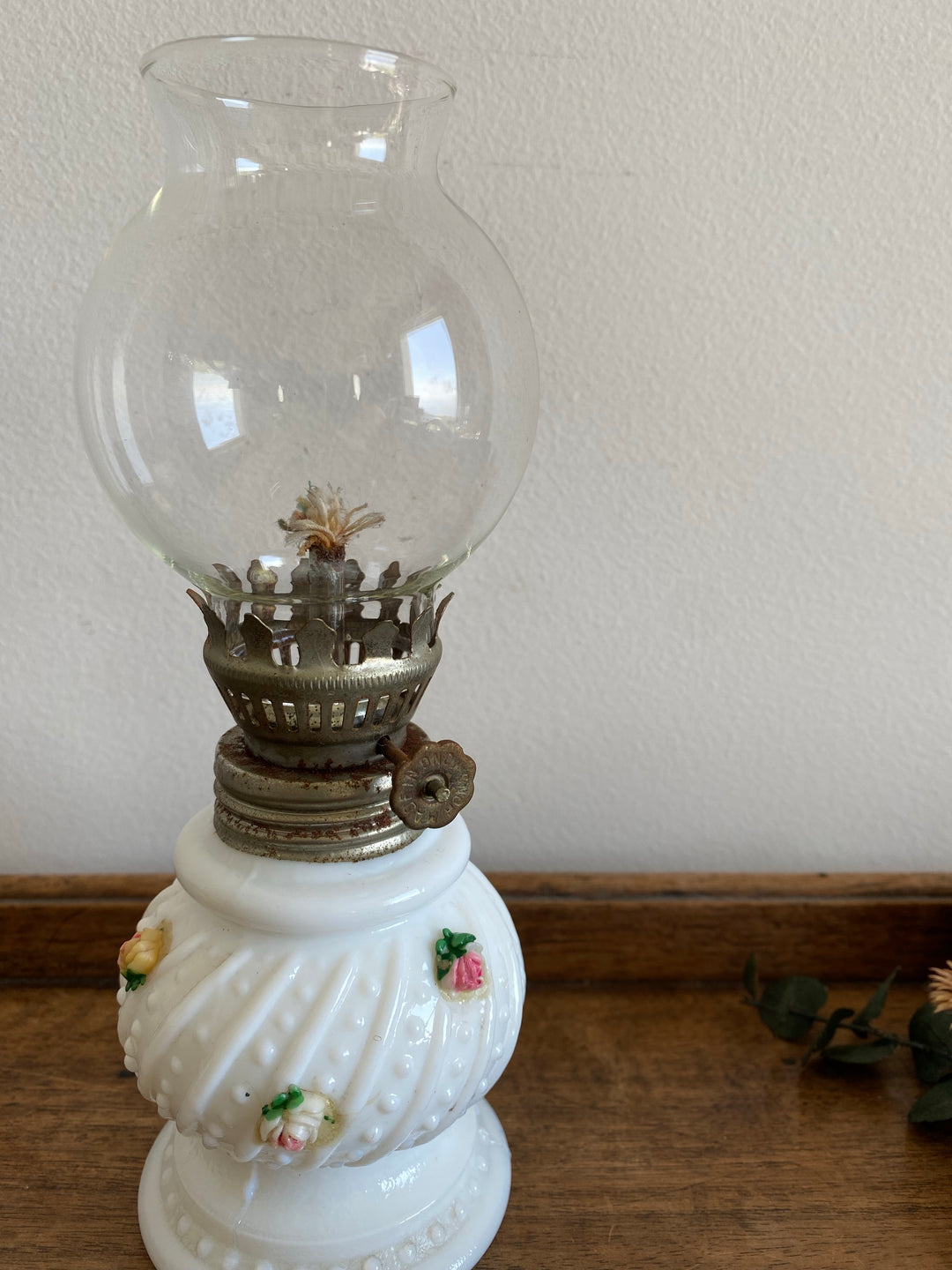 Lampe à pétrole mini avec fleurs incrustées