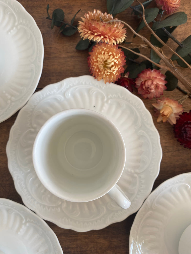 Tasses à café en porcelaine de limoges moulures blanches