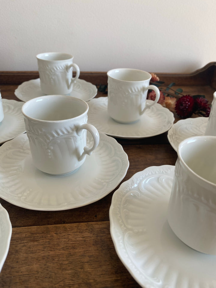 Tasses à café en porcelaine de limoges moulures blanches