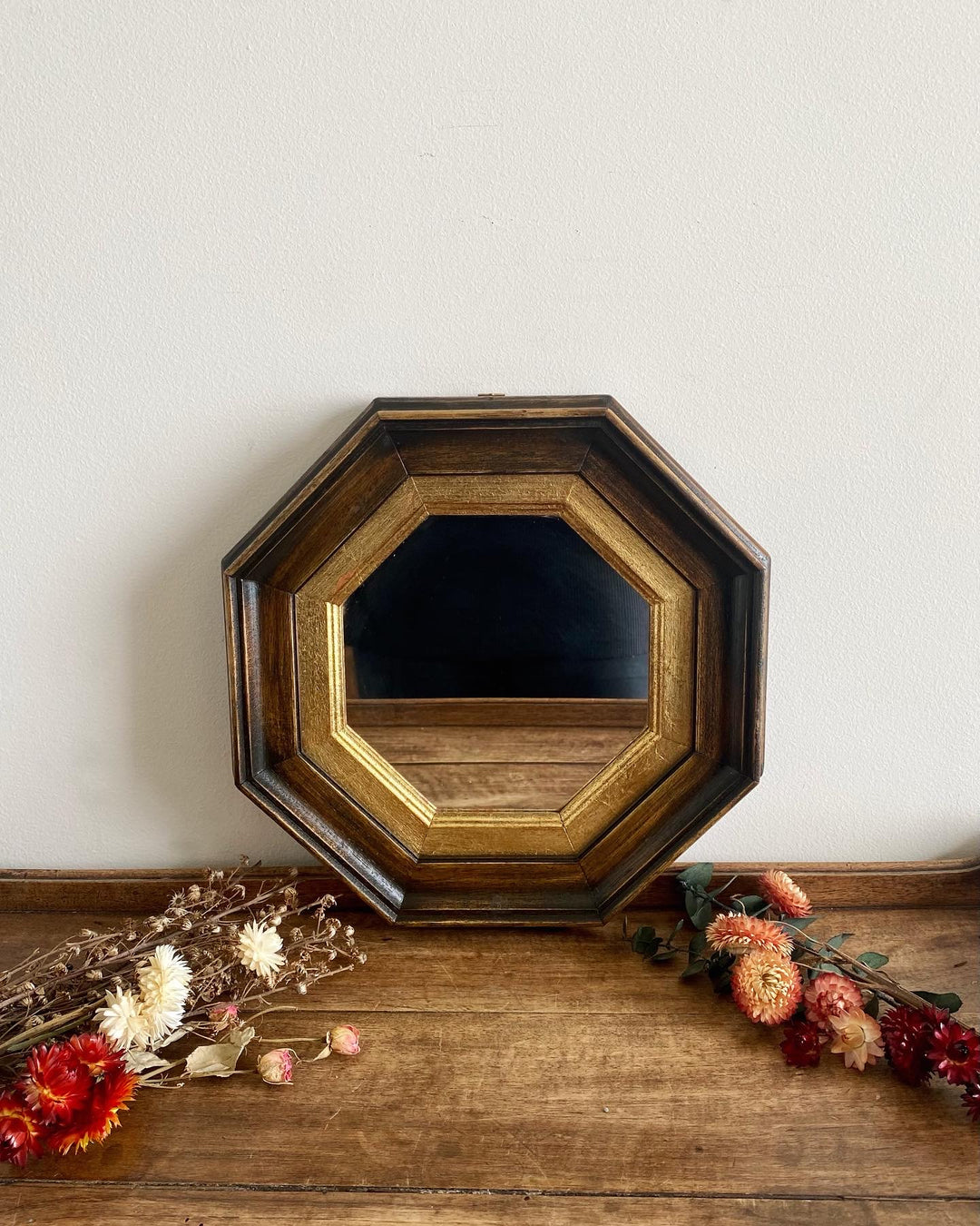 Miroir au cadre octogonal en bois doré