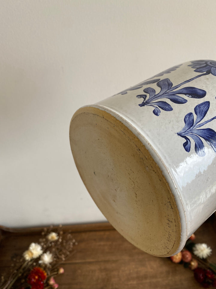 Vase en céramique fleurs bleues