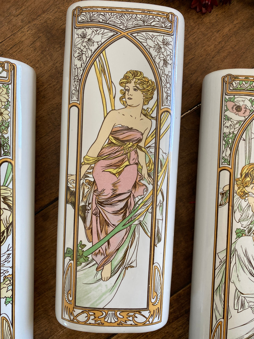 Vases en porcelaine style Art Deco inspiration Mucha