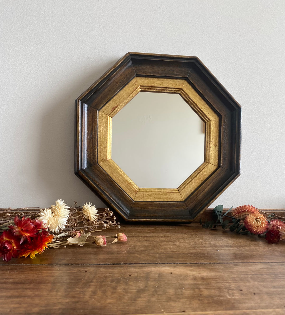 Miroir au cadre octogonal en bois doré