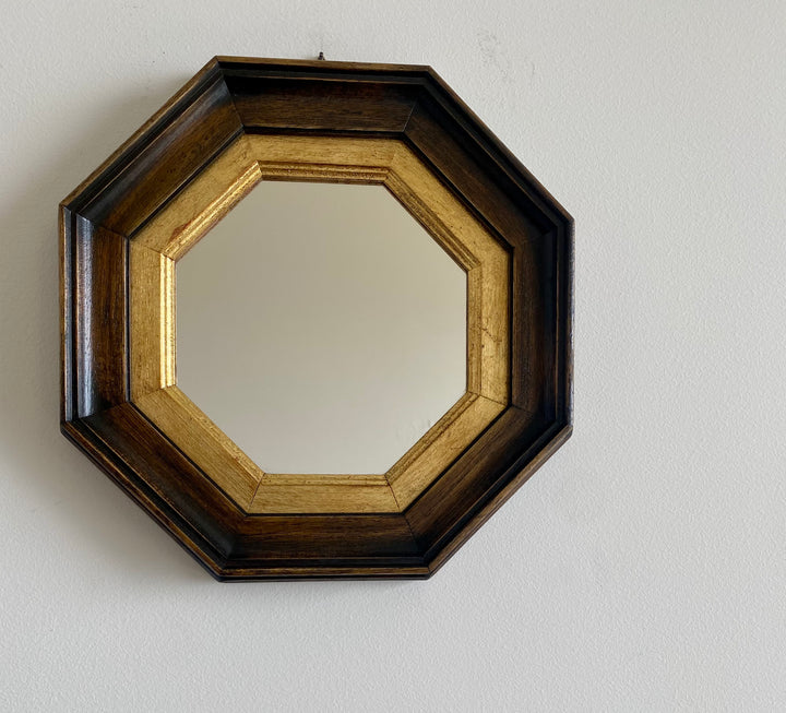 Miroir au cadre octogonal en bois doré