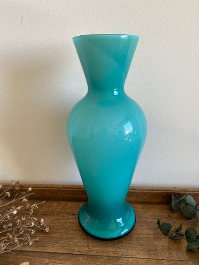 Vase turquoise en opaline