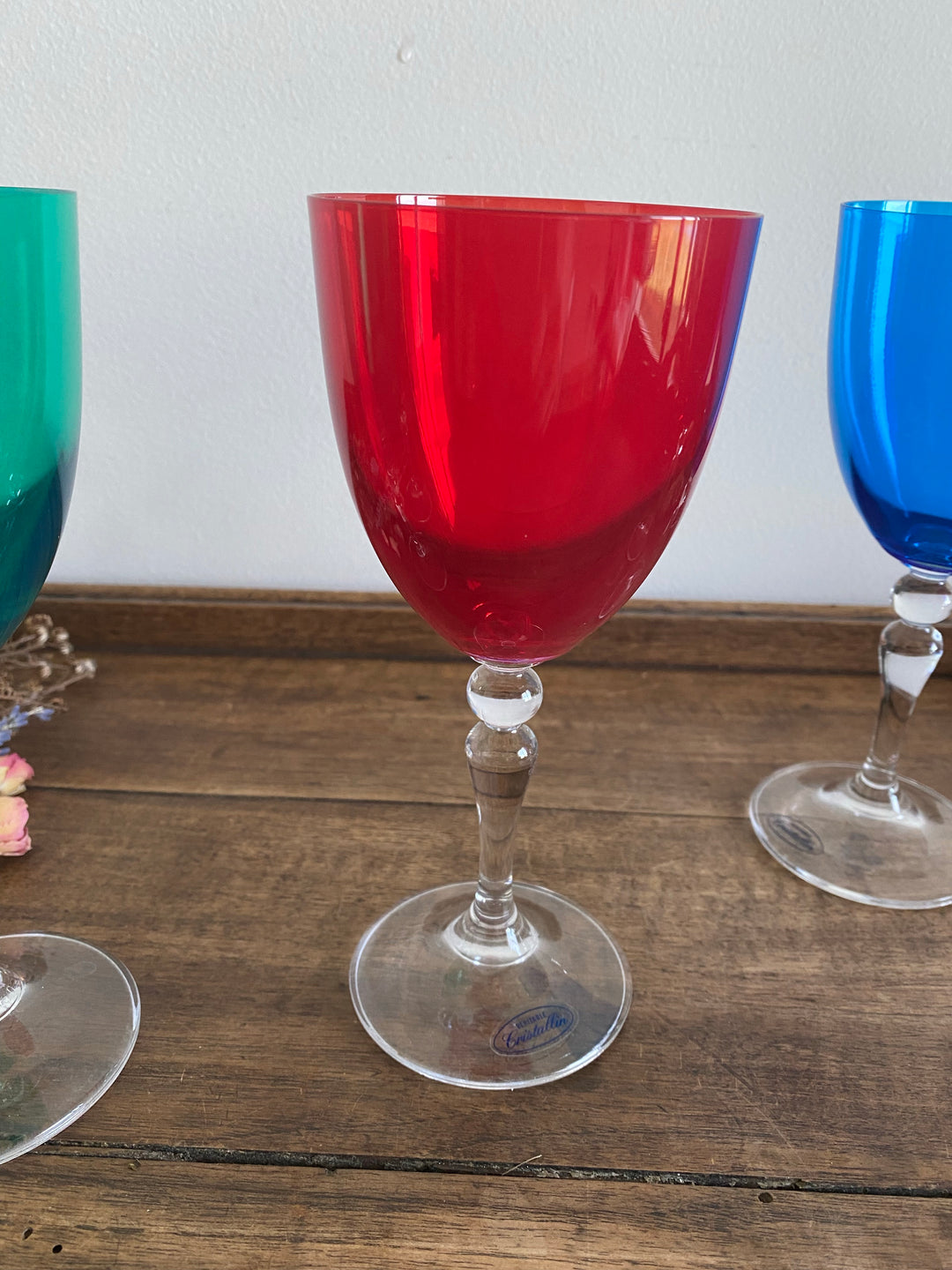 Verres à vin sur pied multicolores véritable cristallin