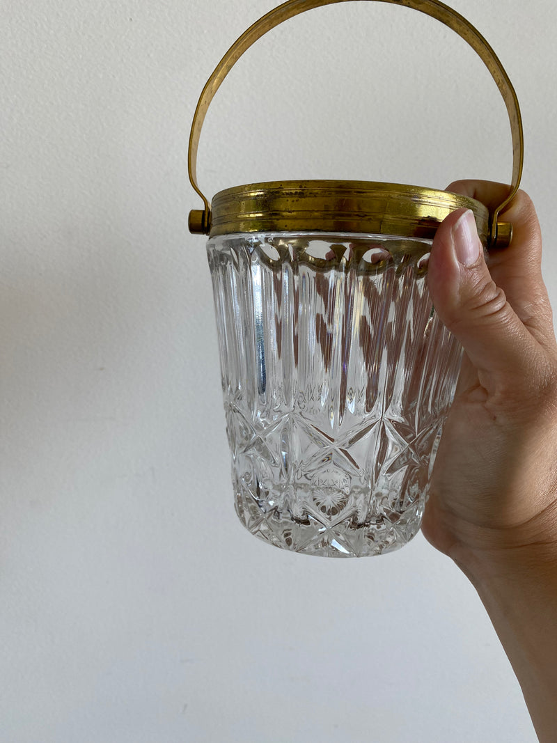Seau à glaçons vintage verre ouvragé et anse métal Seau à glaçons vintage verre ouvragé et anse métal