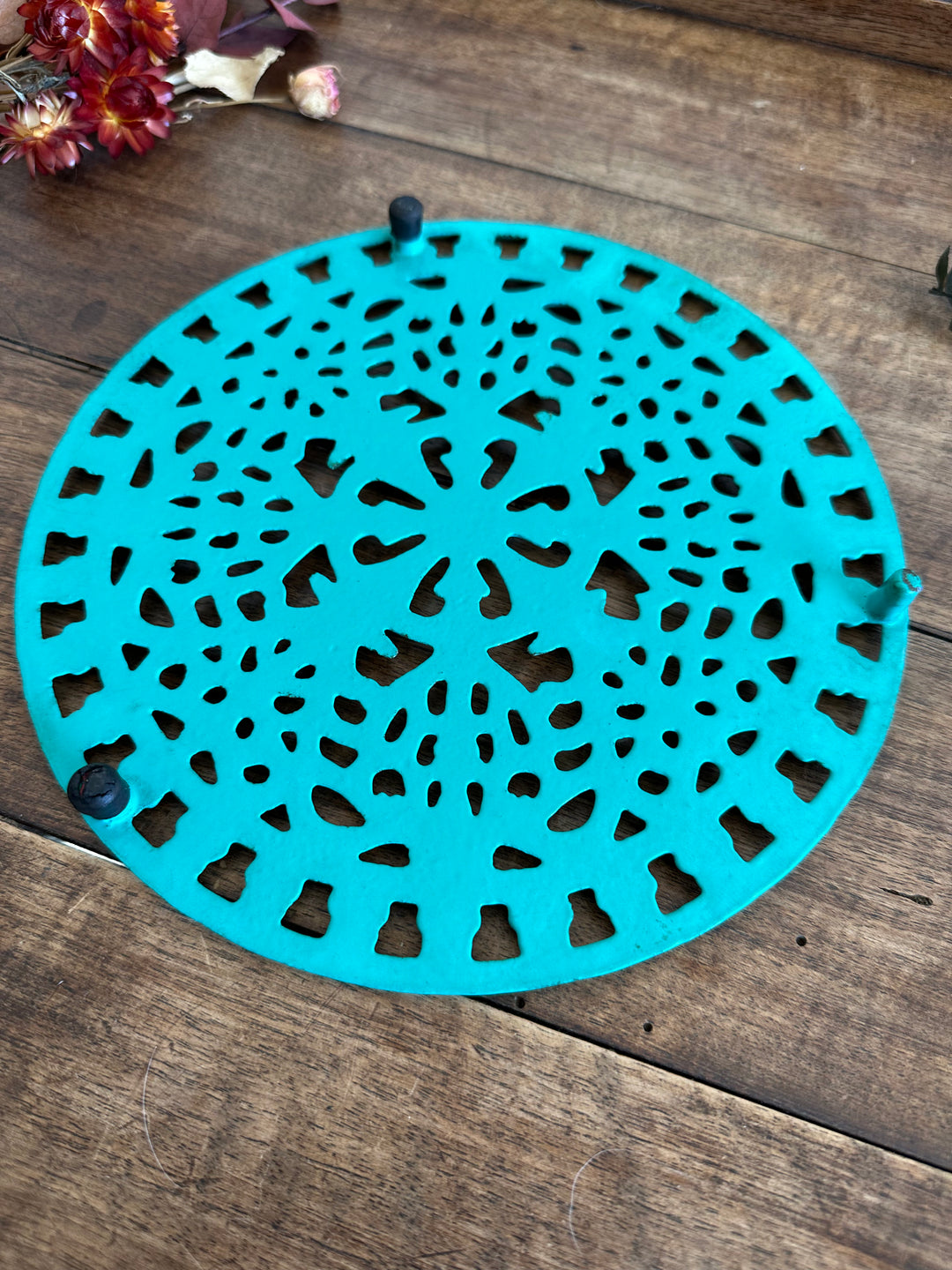 Dessous de plat en fonte peint en vert turquoise