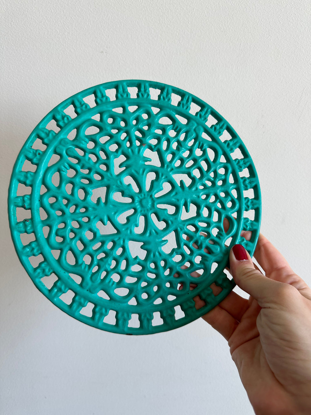 Dessous de plat en fonte peint en vert turquoise