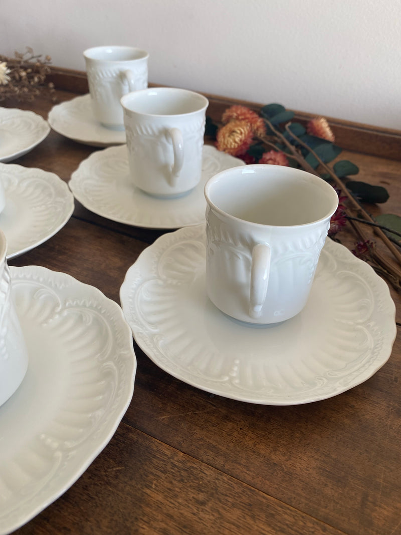 Tasses à café en porcelaine de limoges moulures blanches