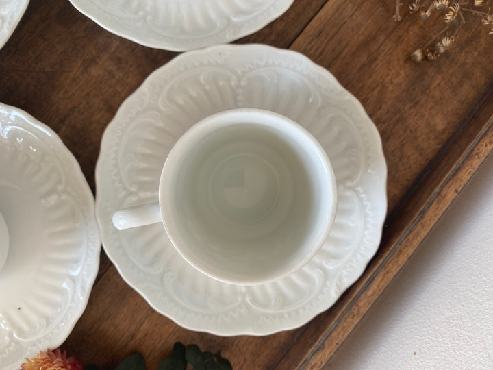 Tasses à café en porcelaine de limoges moulures blanches