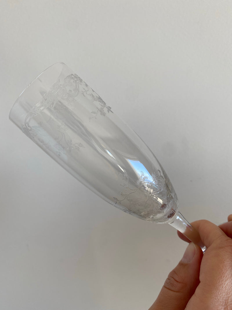 Flûtes à champagne en cristal finement ciselées