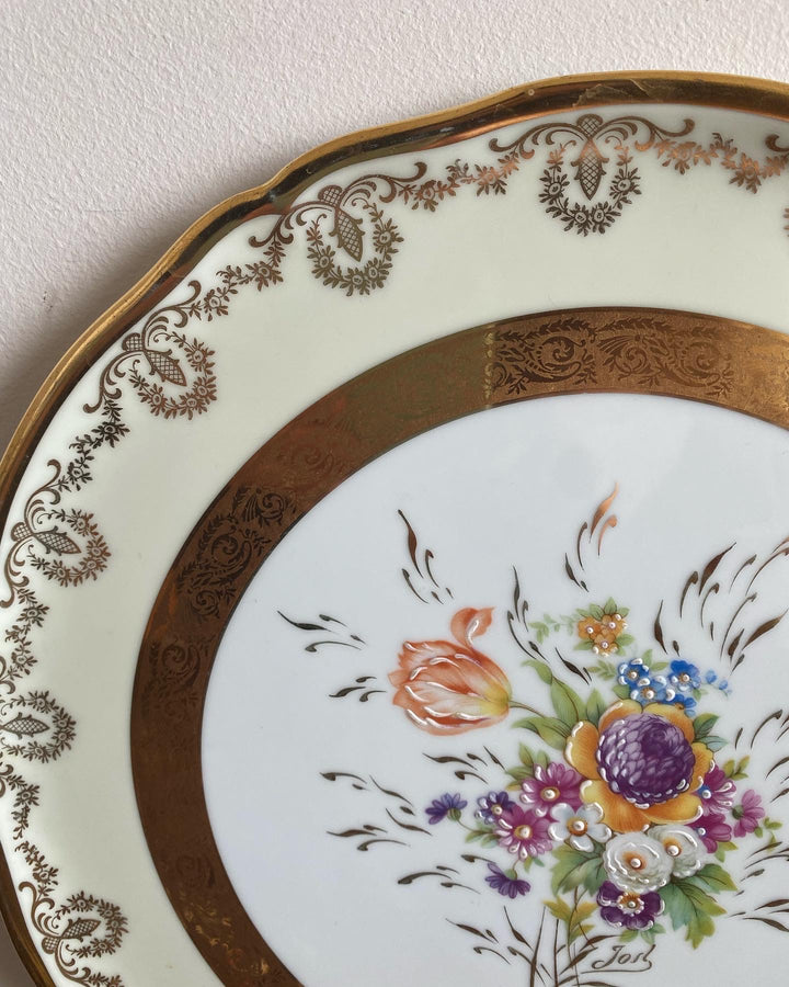 Plat de service Porcelaine de limoges signée JS avec frise dorée