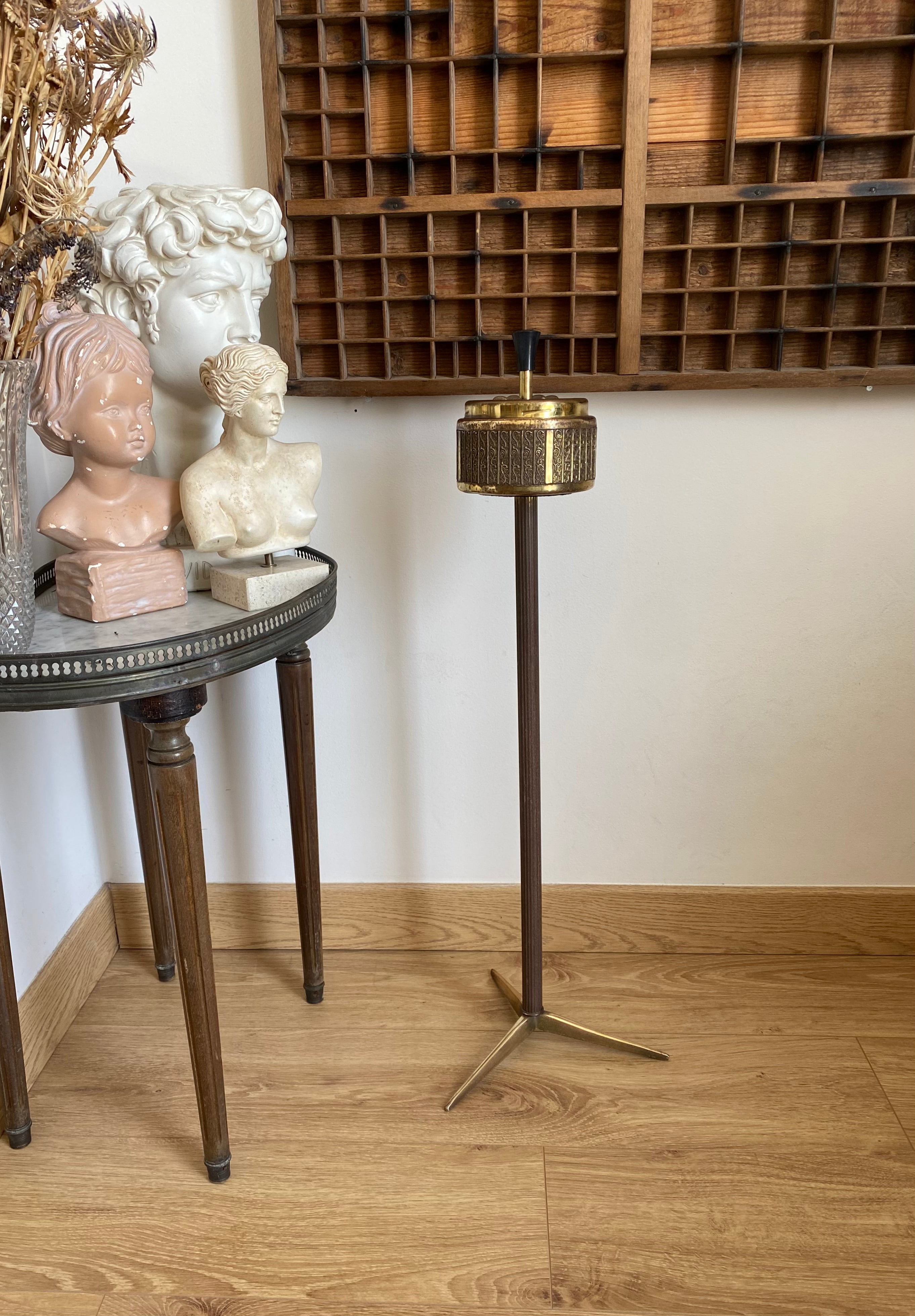 Cendrier Sur Pied Vintage Années 60 - Métal Doré, Objet Décoratif Ou De Vitrine