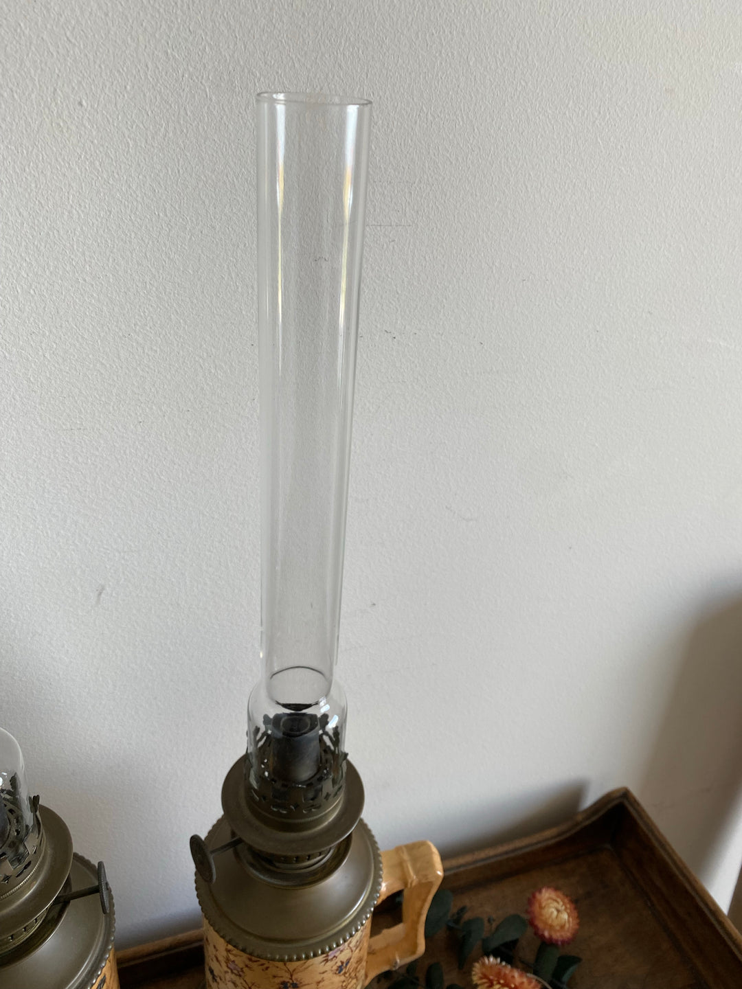 Lampe à pétrole fin XIX faïence et laiton