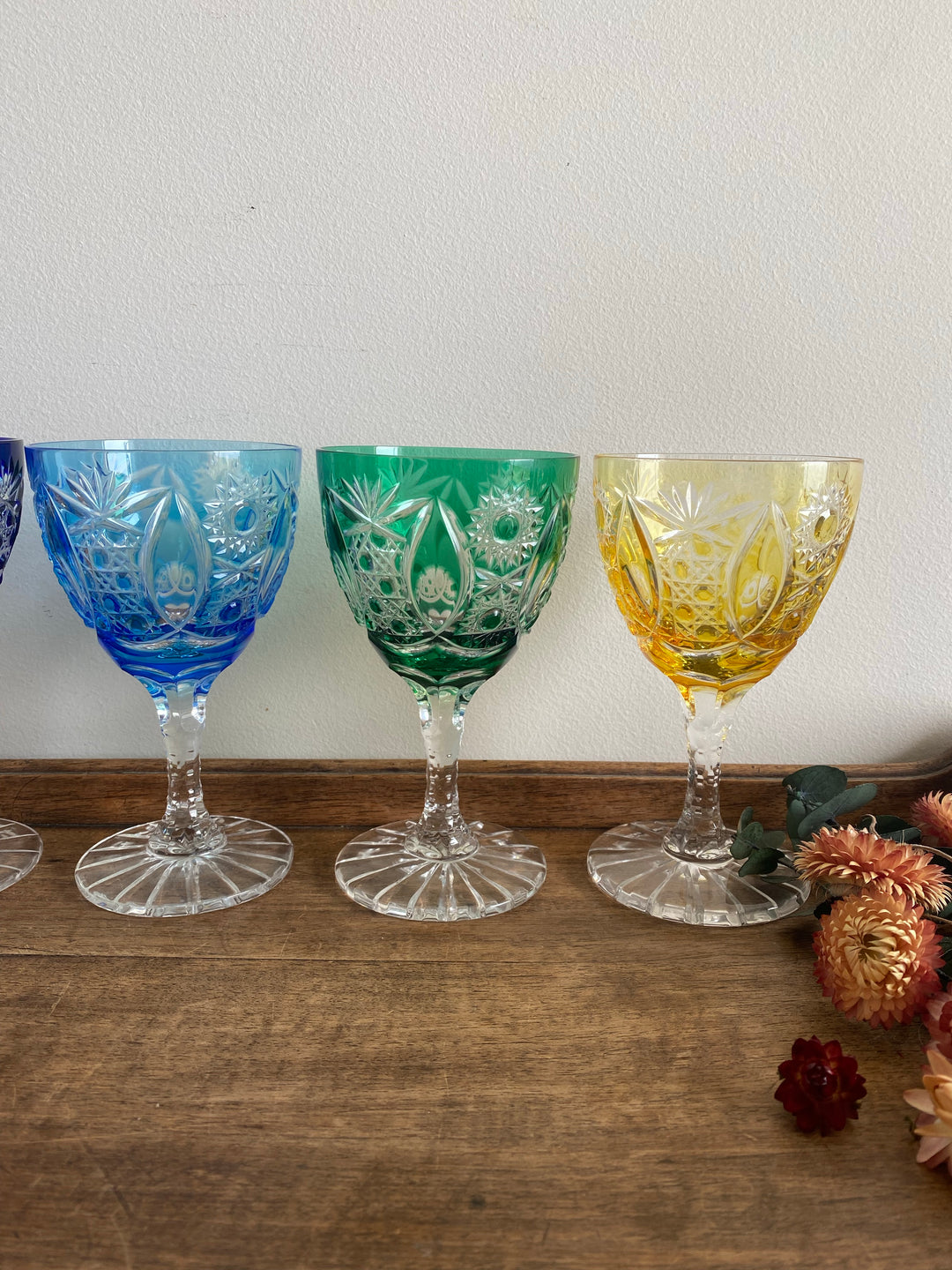 Verres sur pieds colorés en cristal